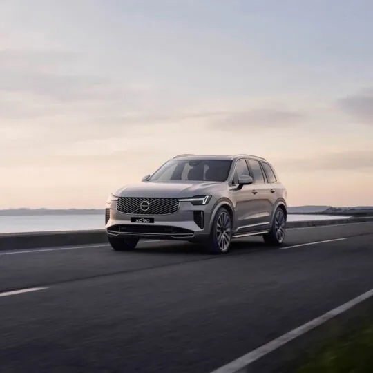 NEW XC90 Mobile 1080x1080-05