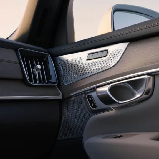 NEW XC90 Mobile 1080x1080-13